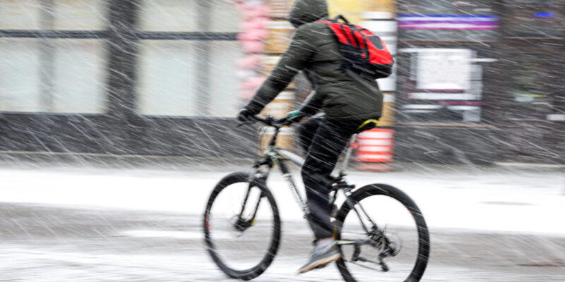 Sicheres Fahrradfahren im Herbst und Winter – so kommst du sicher durch die dunkle Jahreszeit.